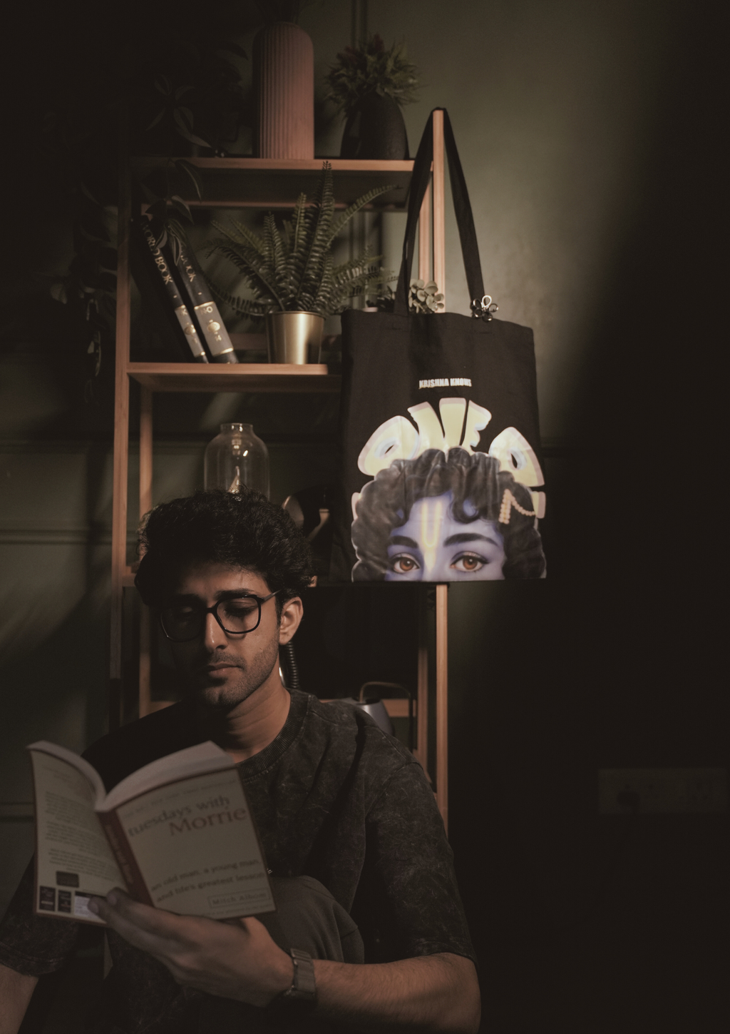 krishna knows ( black )